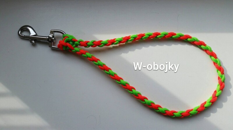 Ručka určená k chůzi u nohy